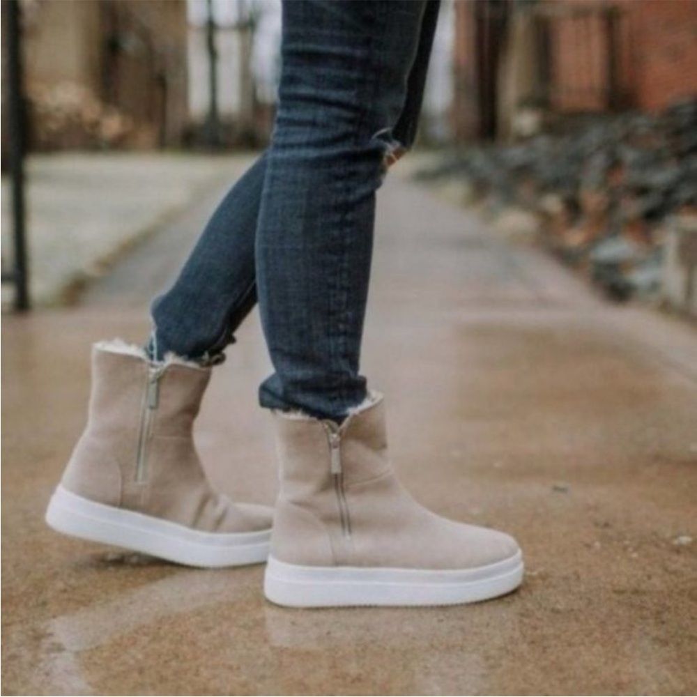 J Slides Womens Tristan Tan Leather Platform Sneaker Booties Faux Fur Size 8.5